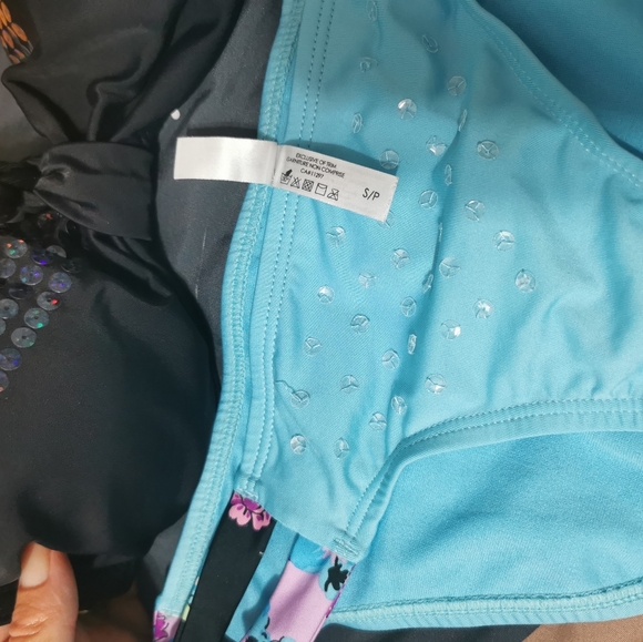 Bikini - Picture 3 of 4